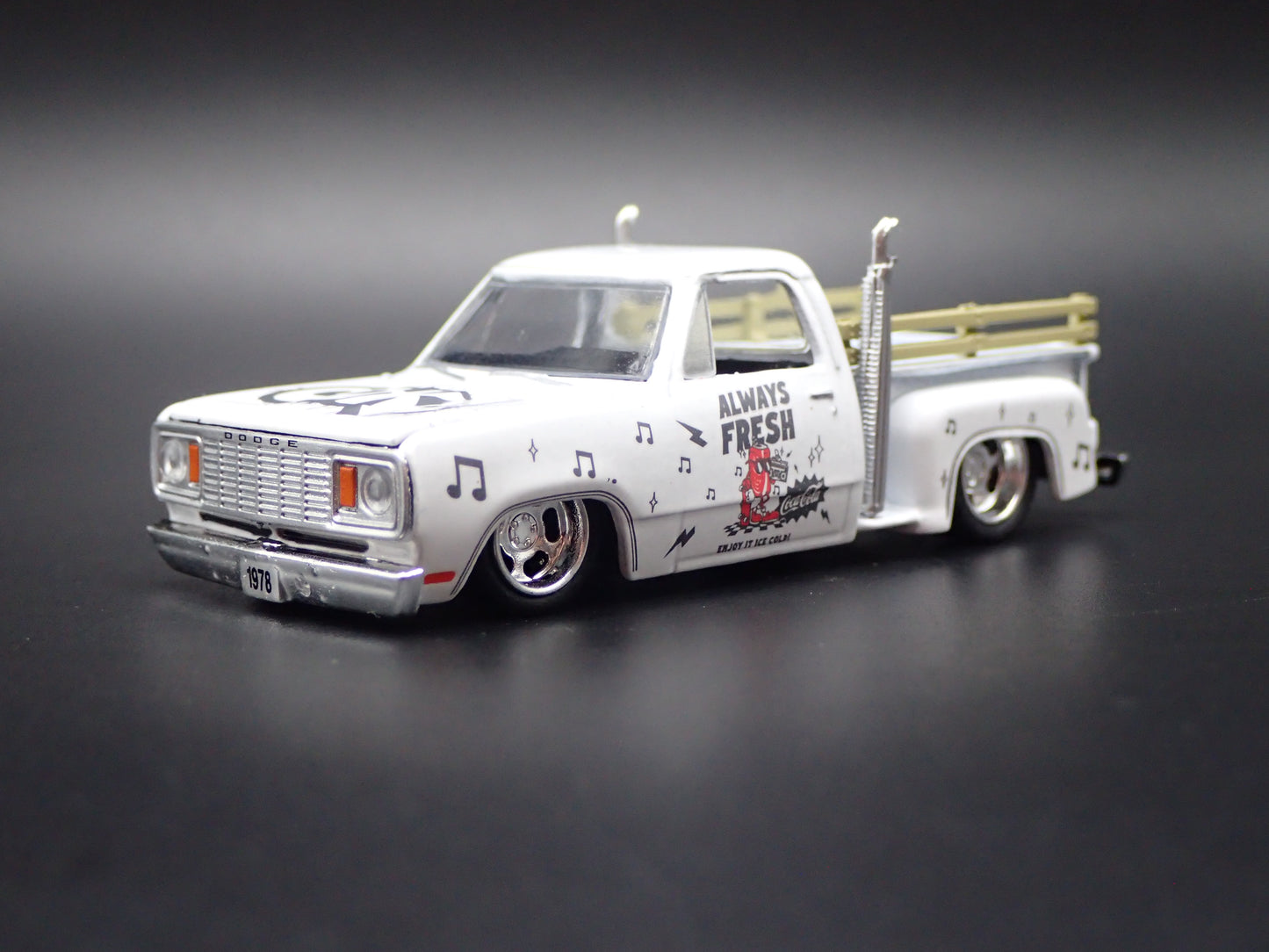 1978 78 DODGE ADVENTURER 150 STEPSIDE PICKUP TRUCK COKE 1/64 SCALE DIECAST MODEL CAR