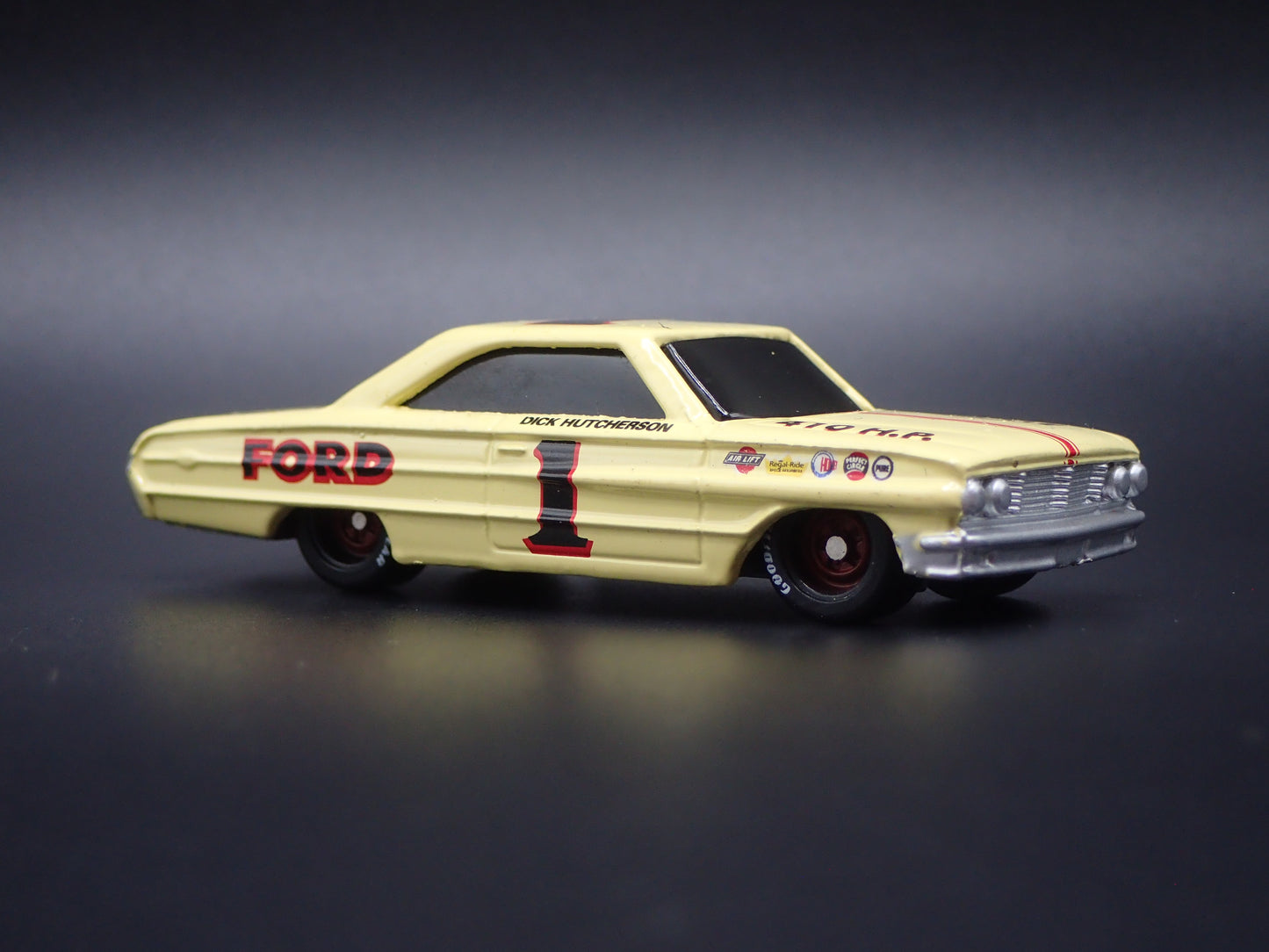 1964 FORD GALAXIE 1 DICK HUTCHERSON NASCAR 1:64 SCALE DIORAMA DIECAST MODEL CAR
