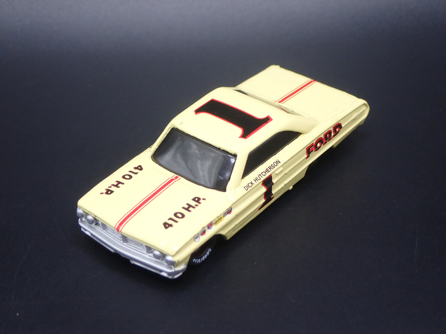1964 FORD GALAXIE 1 DICK HUTCHERSON NASCAR 1:64 SCALE DIORAMA DIECAST MODEL CAR