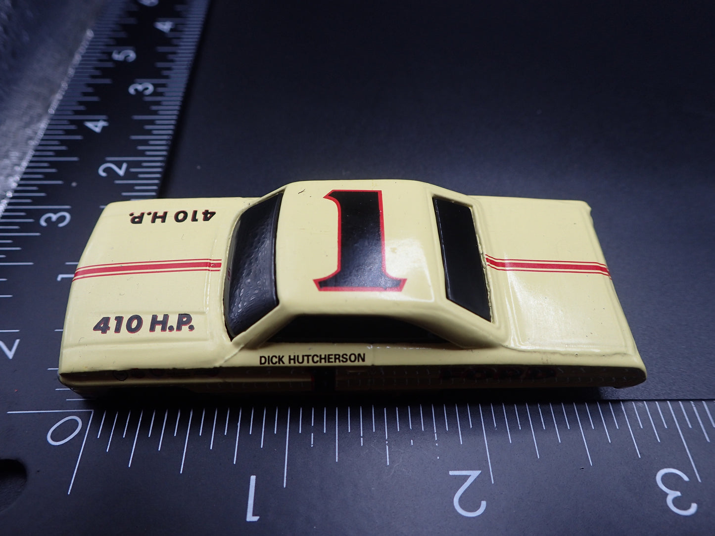 1964 FORD GALAXIE 1 DICK HUTCHERSON NASCAR 1:64 SCALE DIORAMA DIECAST MODEL CAR