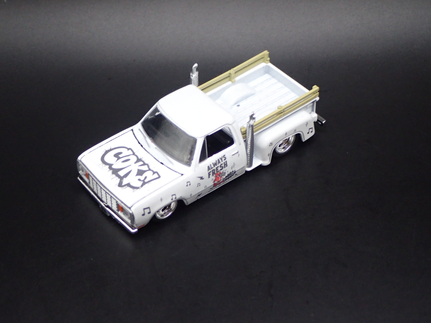 1978 78 DODGE ADVENTURER 150 STEPSIDE PICKUP TRUCK COKE 1/64 SCALE DIECAST MODEL CAR