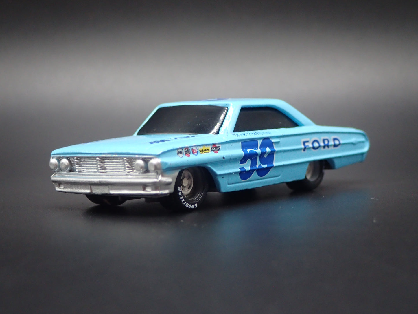 1964 FORD GALAXIE 56 TOM PISTONE NASCAR 1:64 SCALE DIORAMA DIECAST MODEL CAR