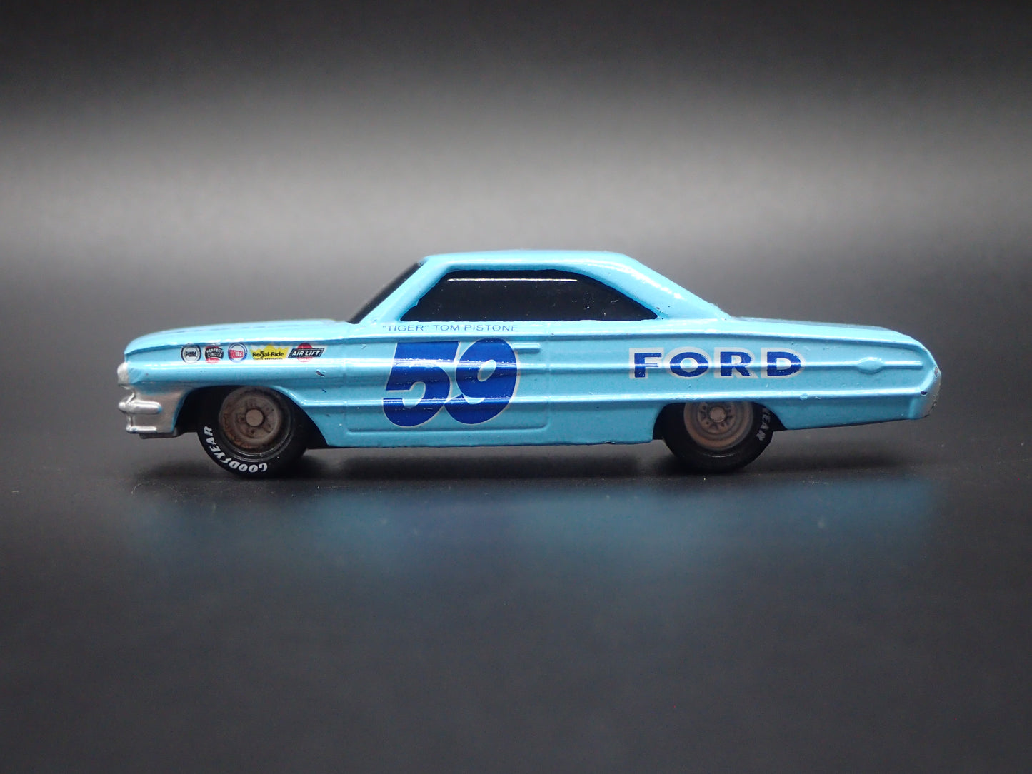 1964 FORD GALAXIE 56 TOM PISTONE NASCAR 1:64 SCALE DIORAMA DIECAST MODEL CAR