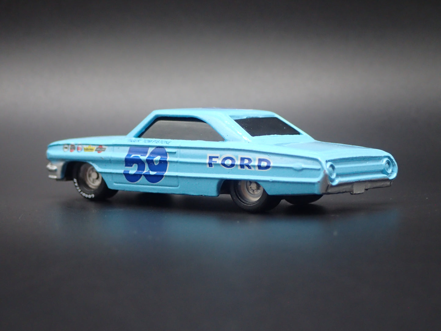 1964 FORD GALAXIE 56 TOM PISTONE NASCAR 1:64 SCALE DIORAMA DIECAST MODEL CAR