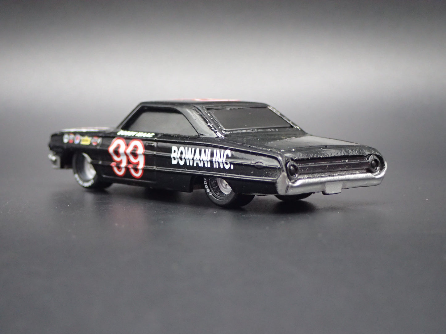 1964 FORD GALAXIE 99 BOBBY ISAAC NASCAR 1:64 SCALE DIORAMA DIECAST MODEL CAR