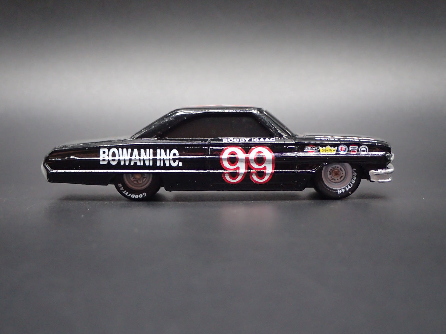 1964 FORD GALAXIE 99 BOBBY ISAAC NASCAR 1:64 SCALE DIORAMA DIECAST MODEL CAR