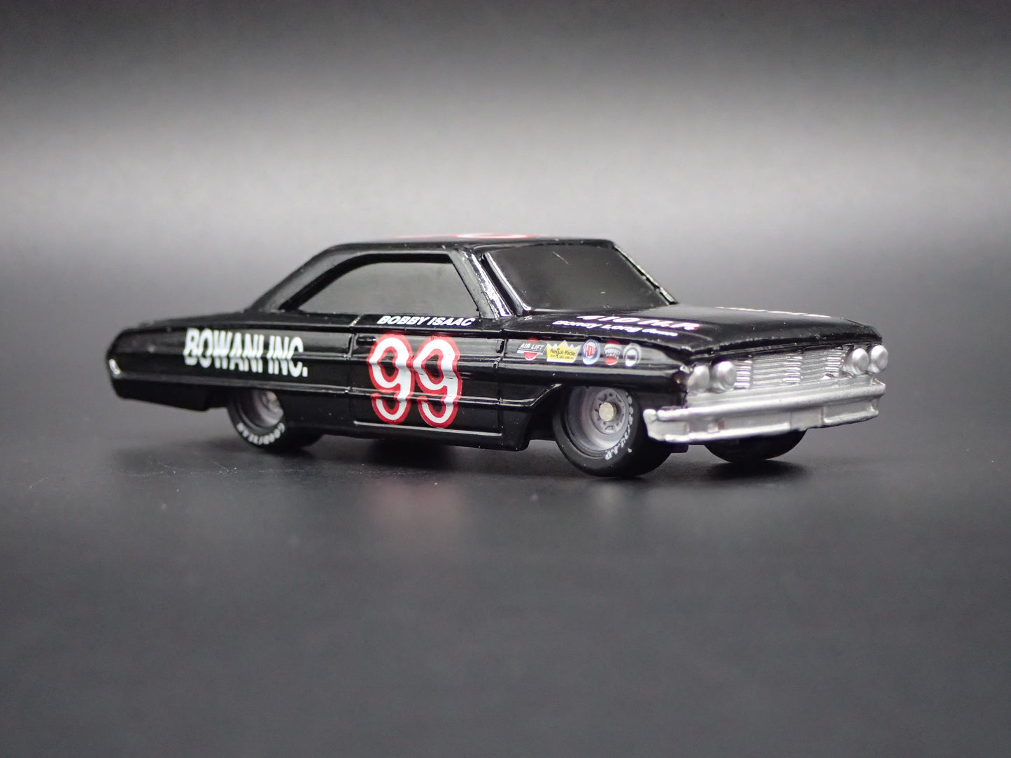 1964 FORD GALAXIE 99 BOBBY ISAAC NASCAR 1:64 SCALE DIORAMA DIECAST MODEL CAR