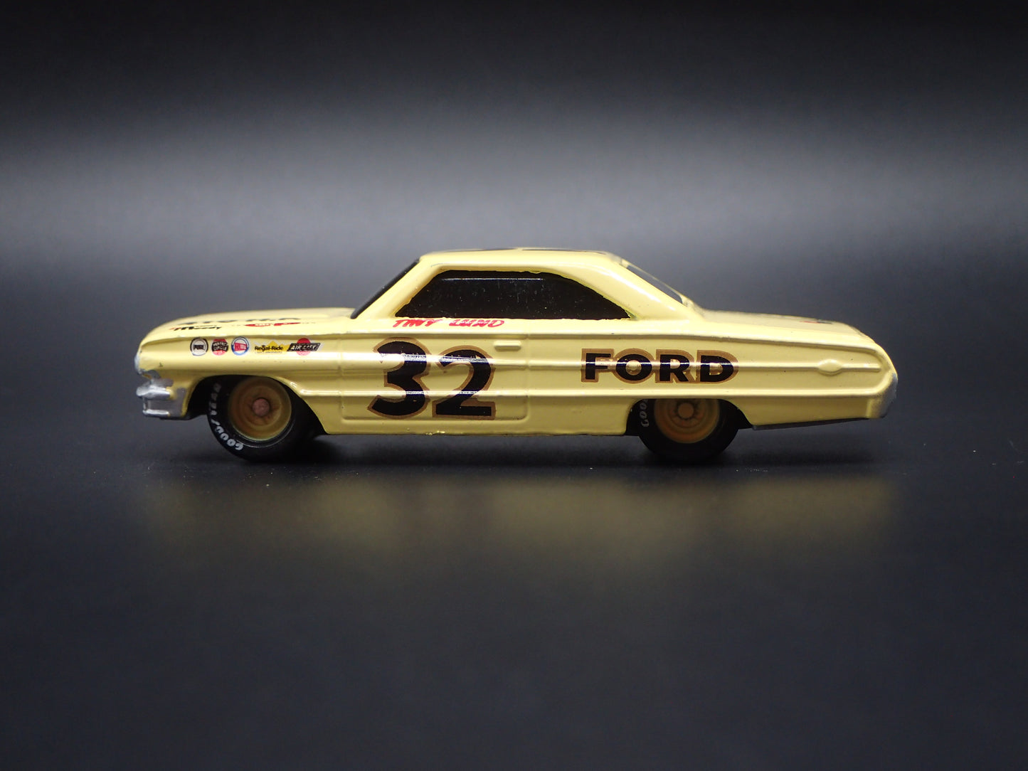 1964 FORD GALAXIE 32 TINY LUND NASCAR 1:64 SCALE DIORAMA DIECAST MODEL CAR