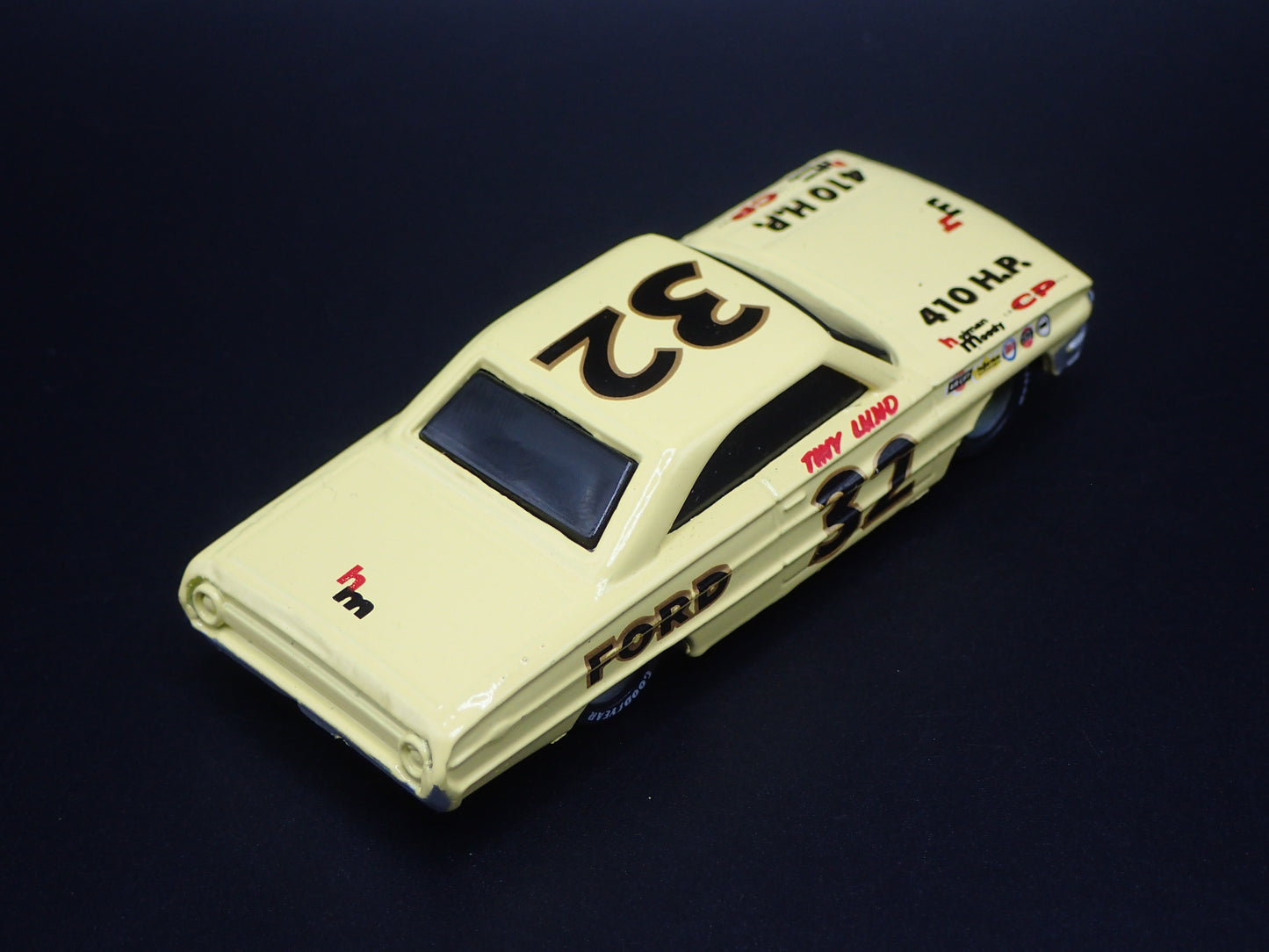 1964 FORD GALAXIE 32 TINY LUND NASCAR 1:64 SCALE DIORAMA DIECAST MODEL CAR