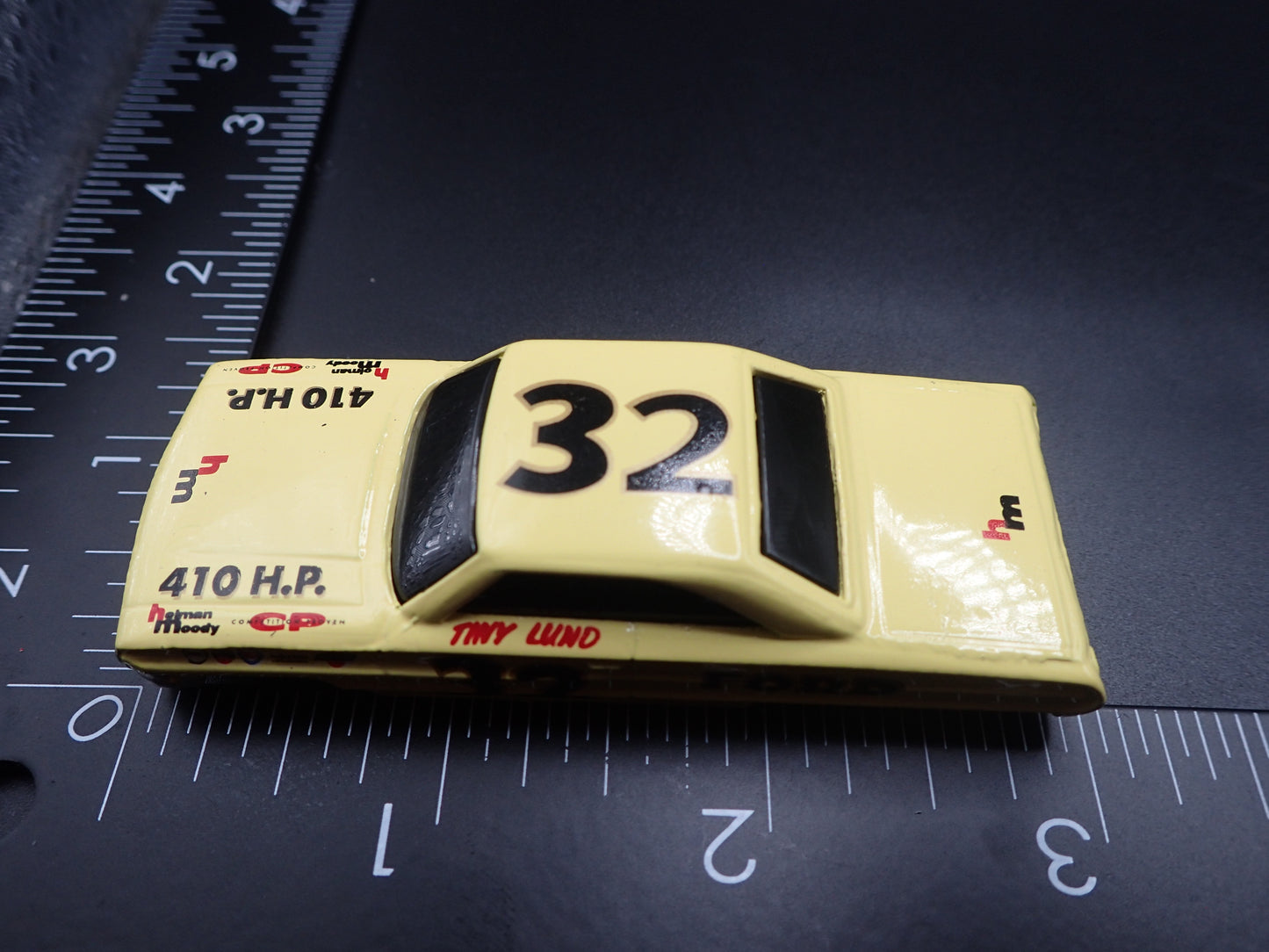 1964 FORD GALAXIE 32 TINY LUND NASCAR 1:64 SCALE DIORAMA DIECAST MODEL CAR