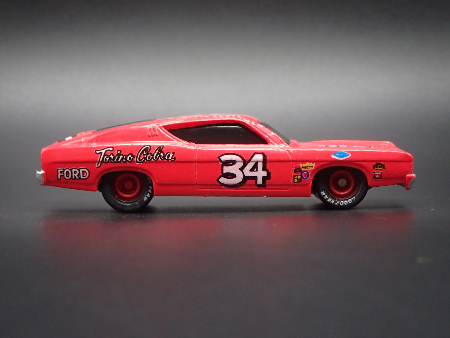 1969 69 FORD TORINO COBRA 34 WENDELL SCOTT NASCAR 1:64 SCALE DIECAST MODEL CAR