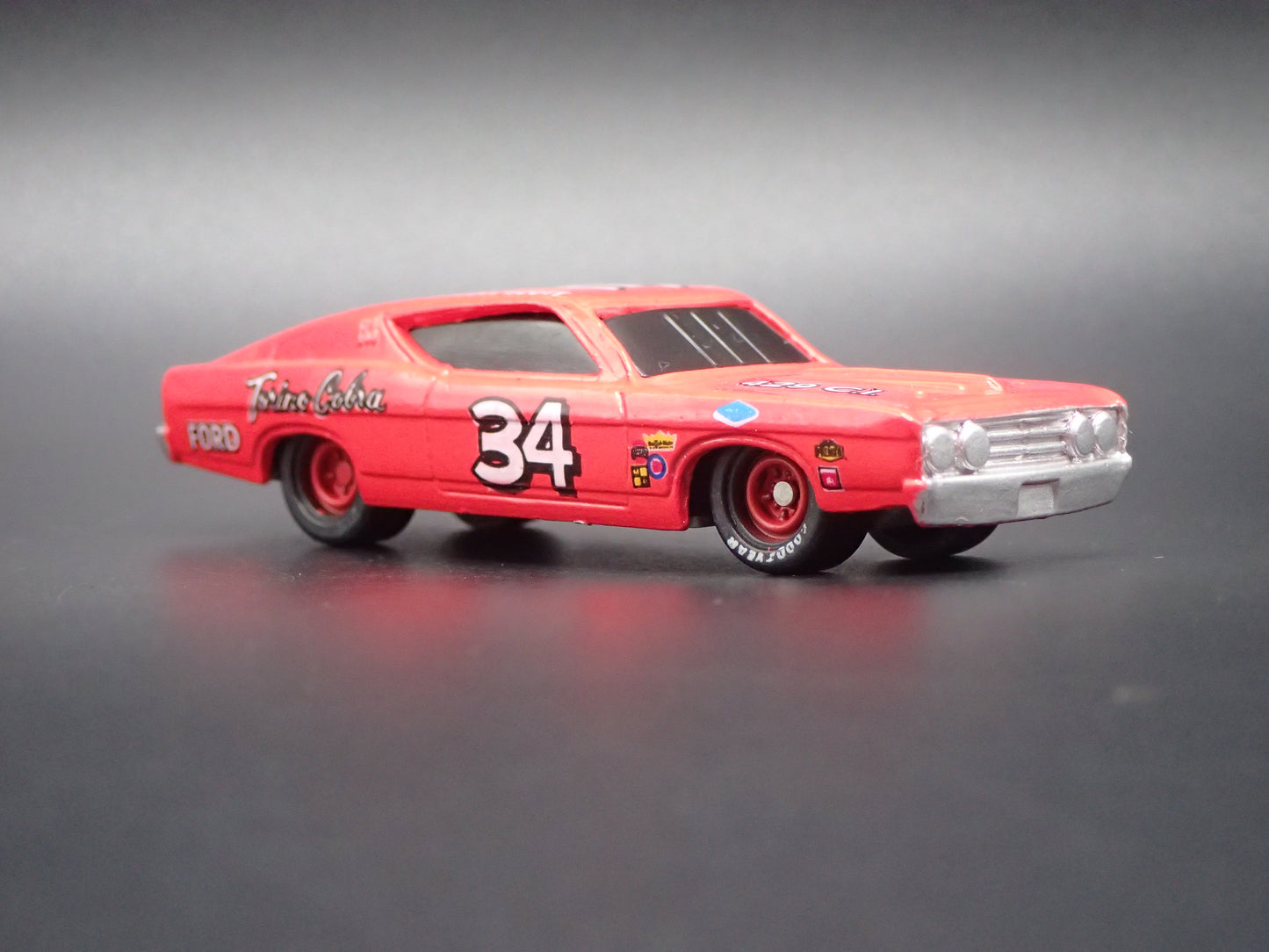 1969 69 FORD TORINO COBRA 34 WENDELL SCOTT NASCAR 1:64 SCALE DIECAST MODEL CAR
