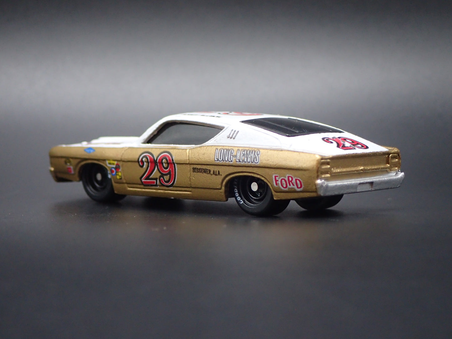 1969 69 FORD TORINO COBRA 29 BOBBY ALLISON NASCAR 1:64 SCALE DIECAST MODEL CAR