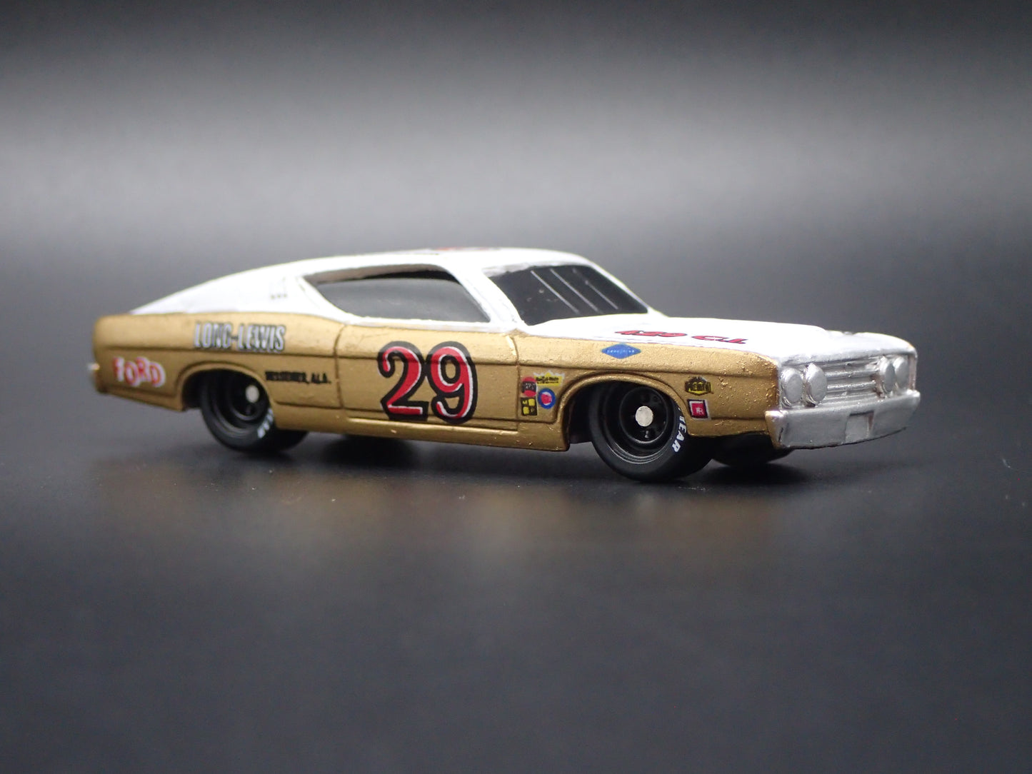 1969 69 FORD TORINO COBRA 29 BOBBY ALLISON NASCAR 1:64 SCALE DIECAST MODEL CAR