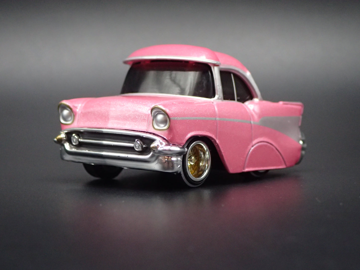 1957 57 CHEVY CHEVROLET BEL AIR TUNED PINK 1:64 SCALE DIORAMA DIECAST MODEL CAR