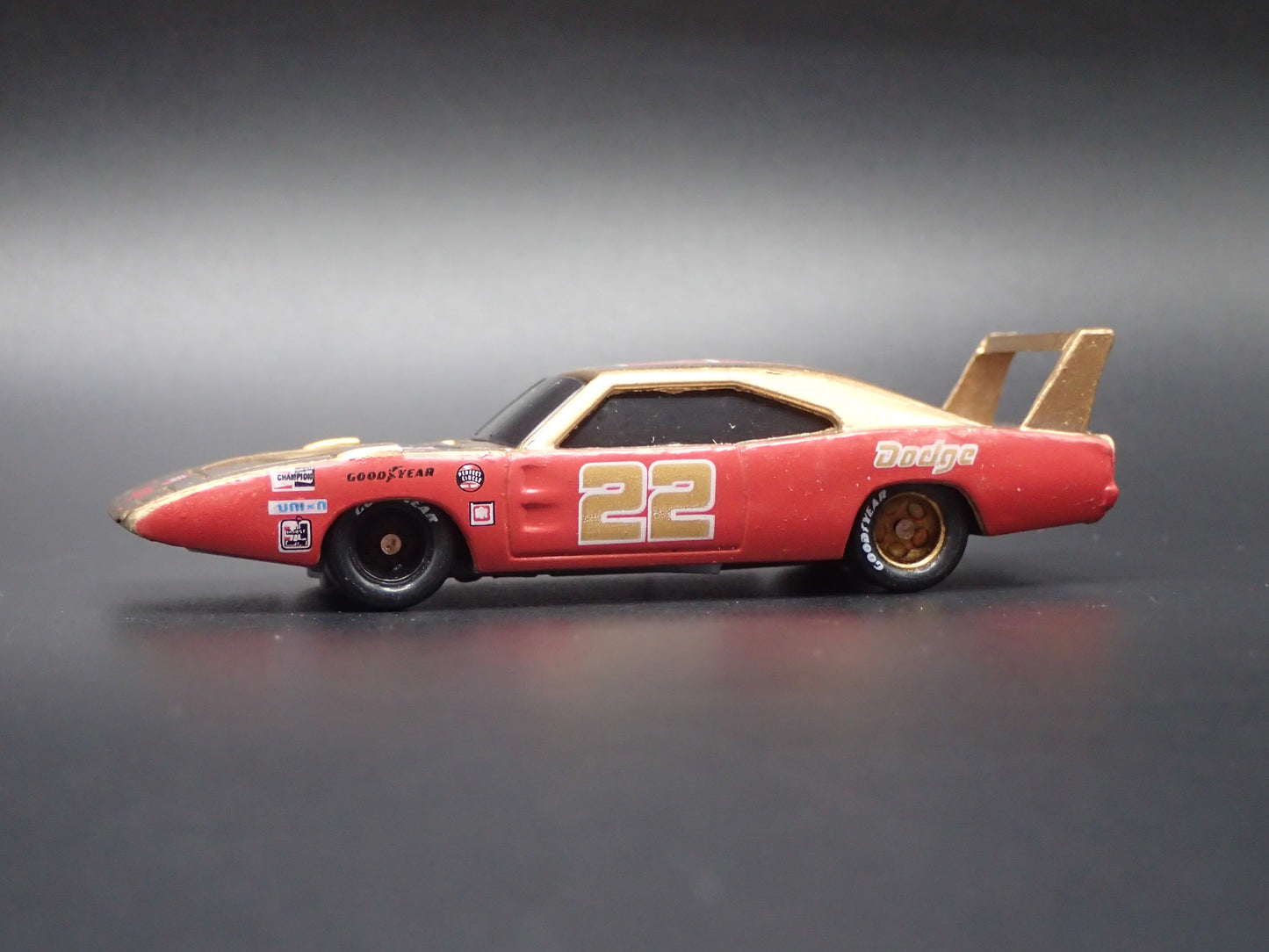 1969 69 DODGE CHARGER DAYTONA 22 DICK BROOKS NASCAR 1:64 SCALE DIECAST CAR