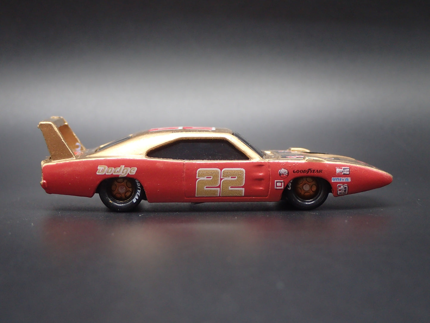 1969 69 DODGE CHARGER DAYTONA 22 DICK BROOKS NASCAR 1:64 SCALE DIECAST CAR