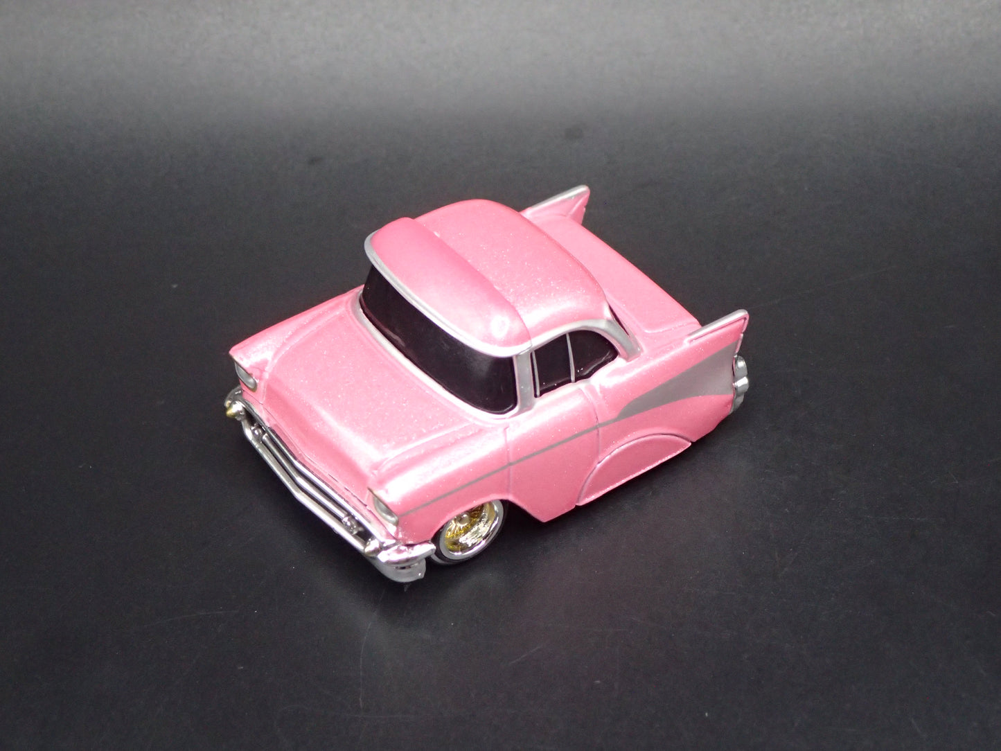 1957 57 CHEVY CHEVROLET BEL AIR TUNED PINK 1:64 SCALE DIORAMA DIECAST MODEL CAR