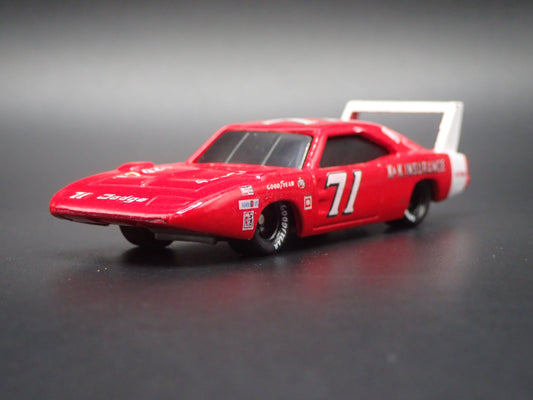 1969 69 DODGE CHARGER DAYTONA 71 BOBBY ISAAC NASCAR 1:64 SCALE DIECAST MODEL CAR