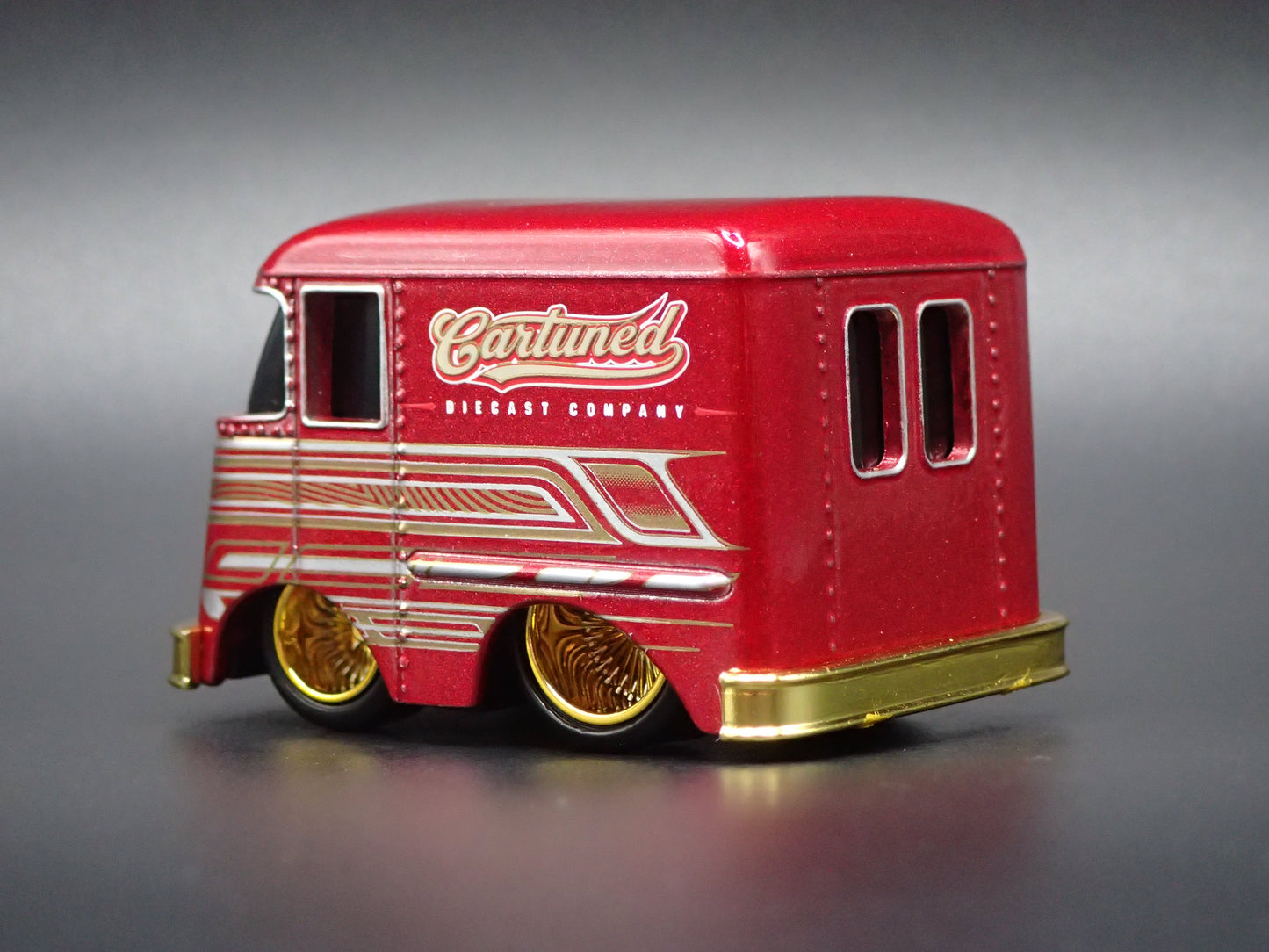 1954 54 GRUMMAN STEP VAN CAR TUNED BURGUNDY 1/64 SCALE DIORAMA DIECAST MODEL CAR