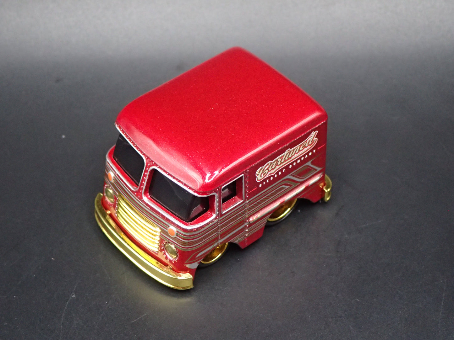 1954 54 GRUMMAN STEP VAN CAR TUNED BURGUNDY 1/64 SCALE DIORAMA DIECAST MODEL CAR