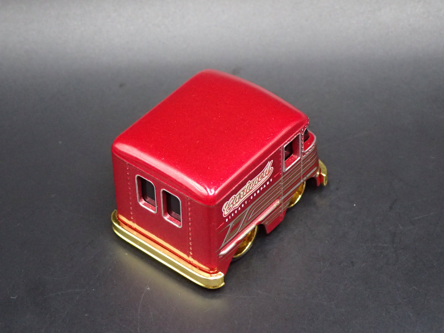1954 54 GRUMMAN STEP VAN CAR TUNED BURGUNDY 1/64 SCALE DIORAMA DIECAST MODEL CAR
