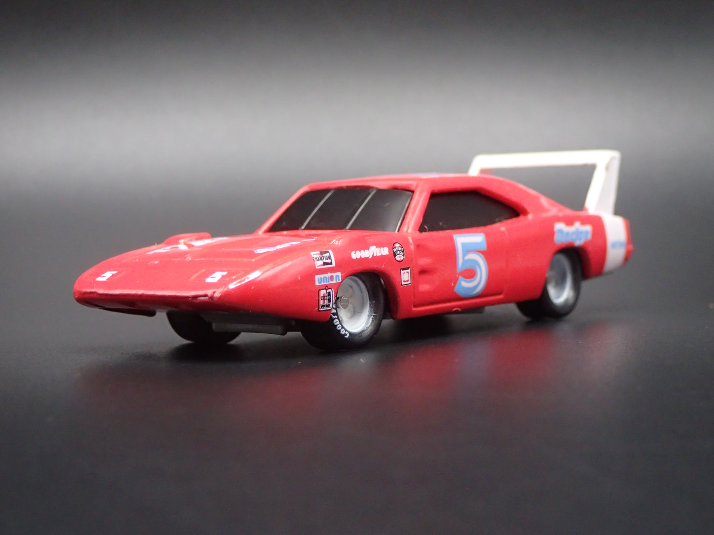 1969 69 DODGE CHARGER DAYTONA 5 BUDDY ARRINGTON NASCAR 1:64 SCALE DIECAST MODEL CAR