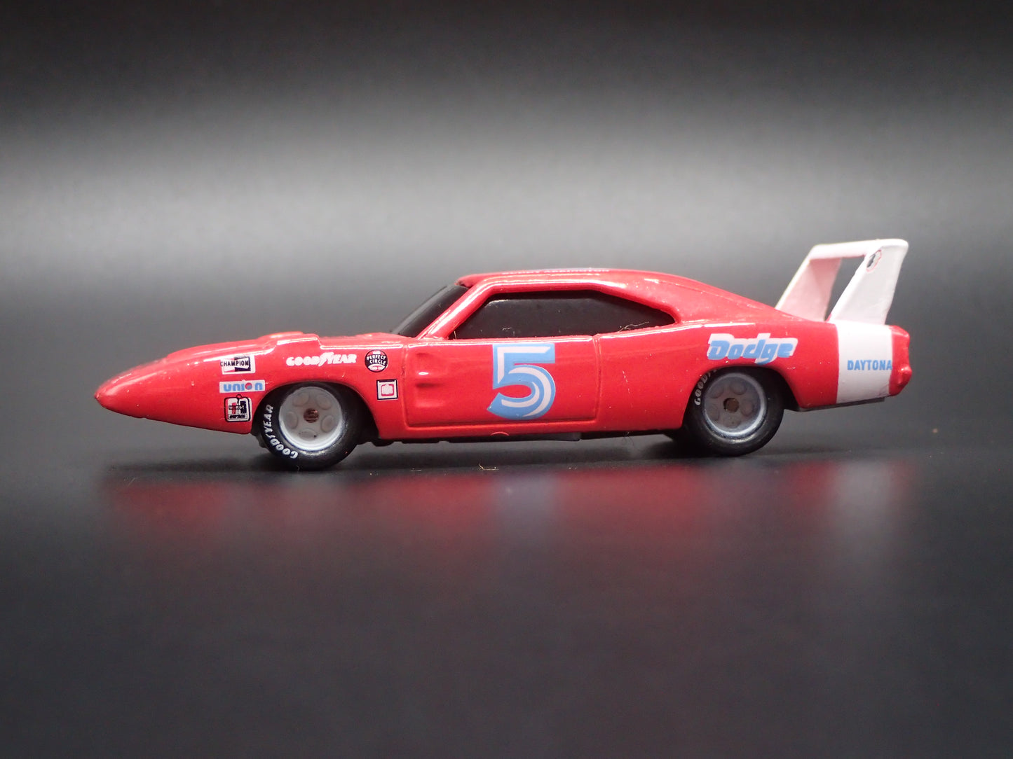 1969 69 DODGE CHARGER DAYTONA 5 BUDDY ARRINGTON NASCAR 1:64 SCALE DIECAST MODEL CAR