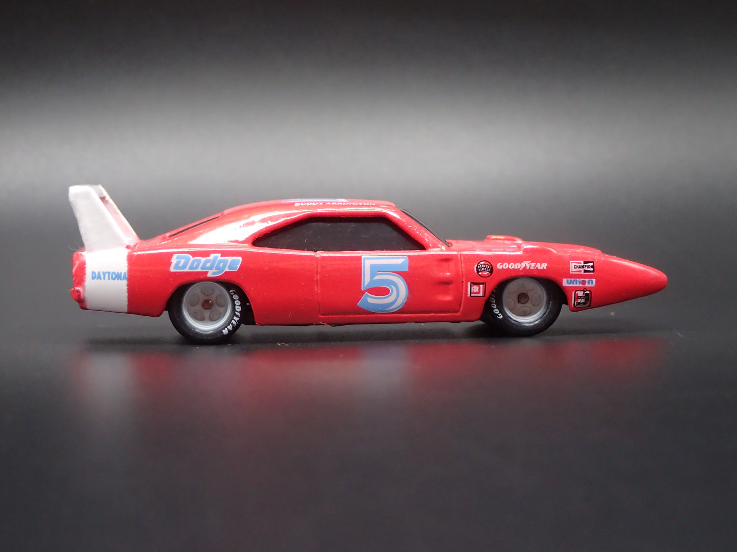 1969 69 DODGE CHARGER DAYTONA 5 BUDDY ARRINGTON NASCAR 1:64 SCALE DIECAST MODEL CAR