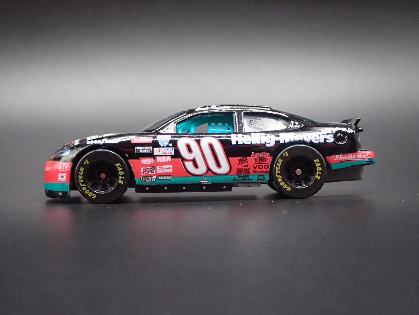 1998 FORD TAURUS 90 DICK TRICKLE HEILIG MEYERS NASCAR 1:64 SCALE DIECAST MODEL CAR