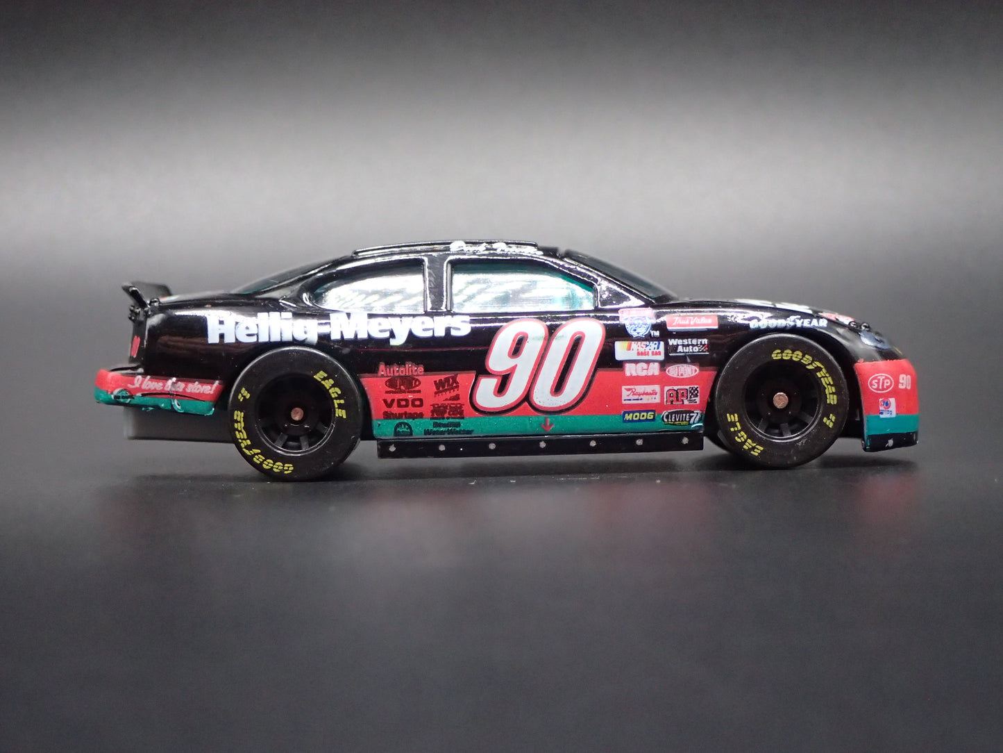 1998 FORD TAURUS 90 DICK TRICKLE HEILIG MEYERS NASCAR 1:64 SCALE DIECAST MODEL CAR