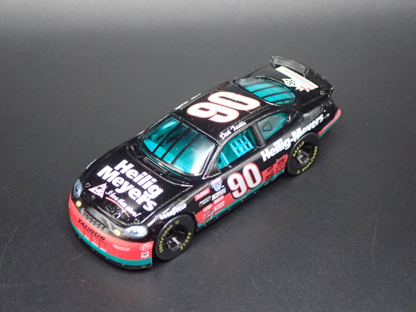 1998 FORD TAURUS 90 DICK TRICKLE HEILIG MEYERS NASCAR 1:64 SCALE DIECAST MODEL CAR