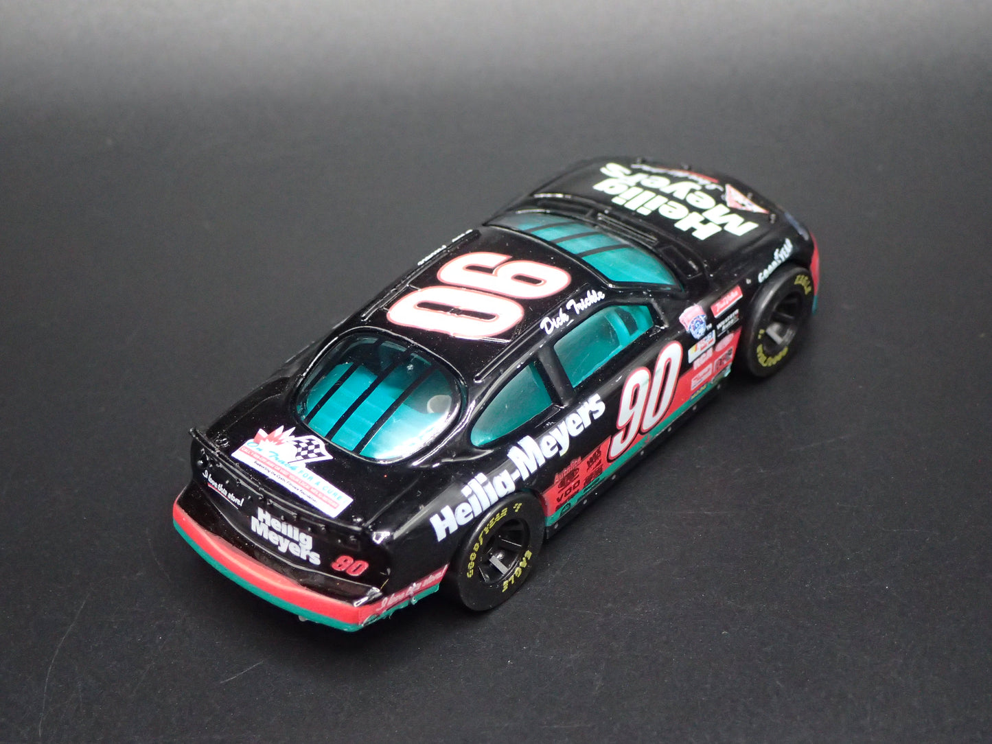 1998 FORD TAURUS 90 DICK TRICKLE HEILIG MEYERS NASCAR 1:64 SCALE DIECAST MODEL CAR