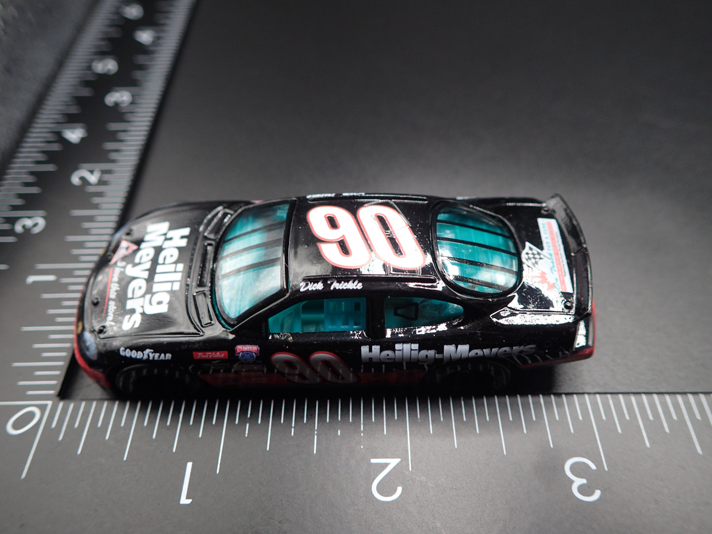 1998 FORD TAURUS 90 DICK TRICKLE HEILIG MEYERS NASCAR 1:64 SCALE DIECAST MODEL CAR