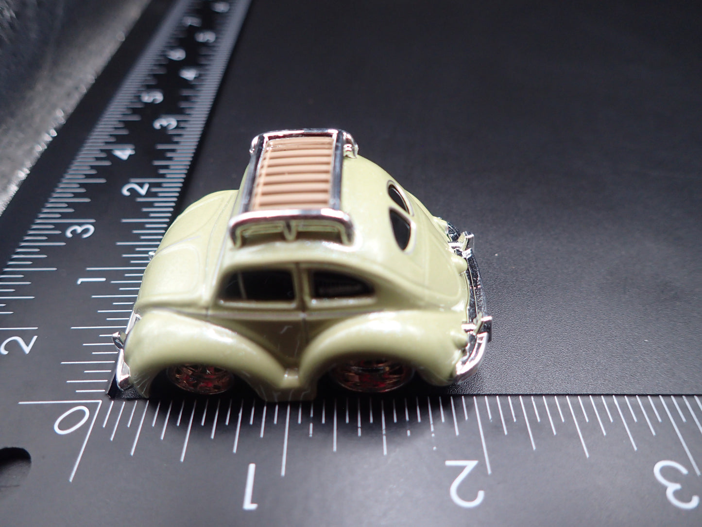 VW BEETLE CAR TUNED GREEN 1:64 SCALE DIORAMA DIECAST MODEL CAR