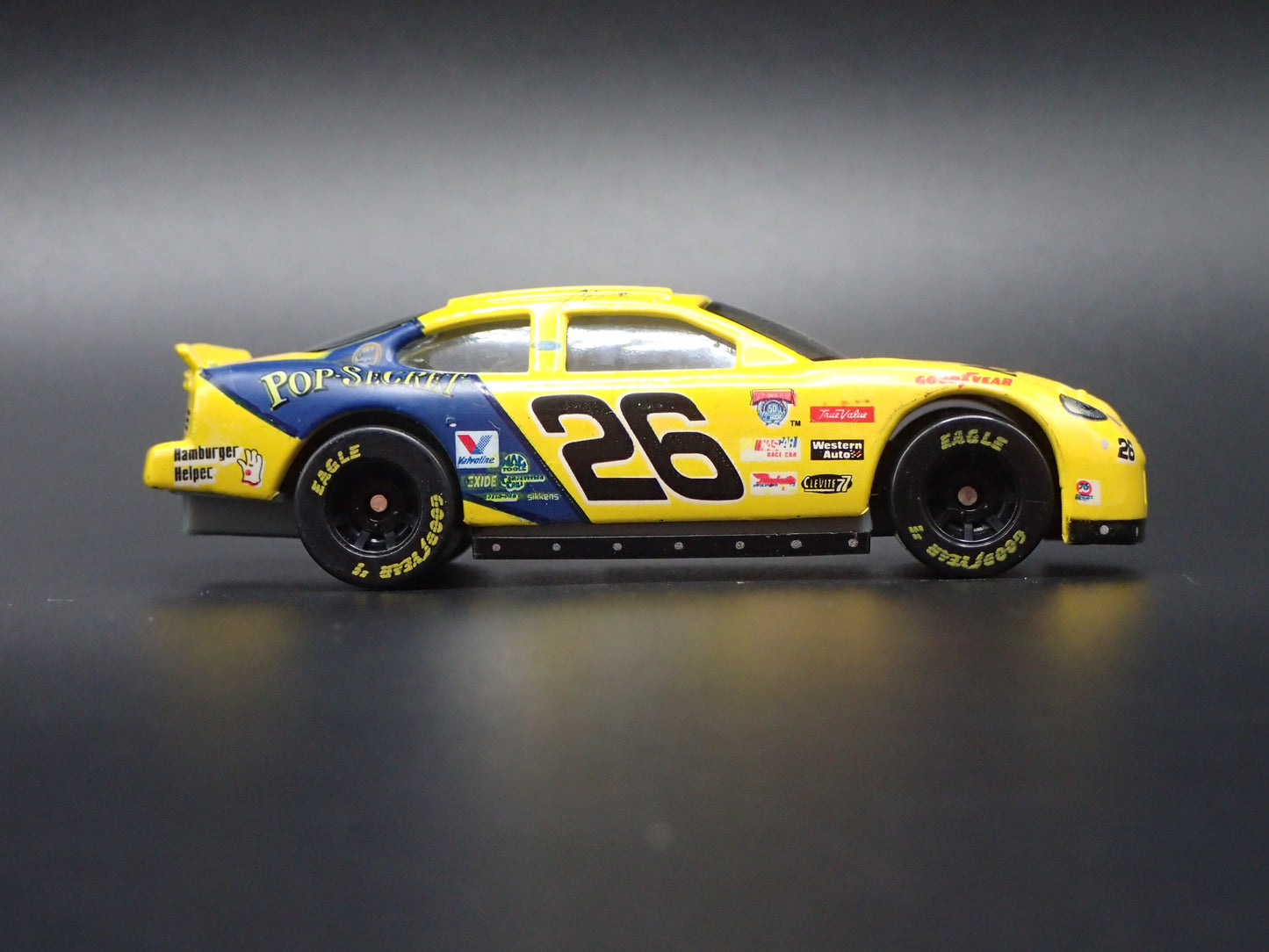 1998 98 FORD TAURUS 26 JOHNNY BENSON CHEERIOS NASCAR 1/64 SCALE DIECAST CAR