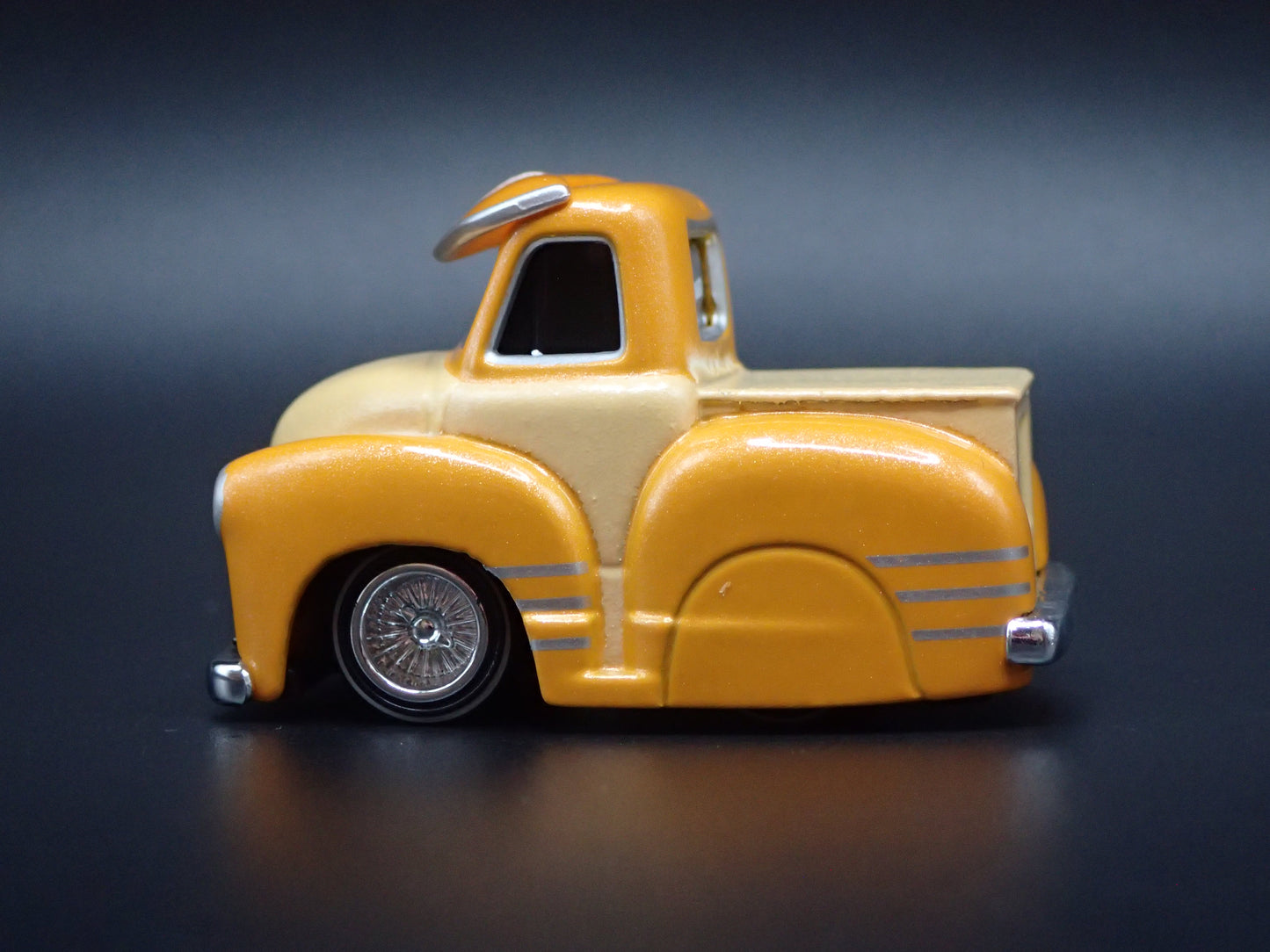 1953 53 CHEVY CHEVROLET PICKUP TRUCK TUNED 1:64 SCALE DIORAMA DIECAST MODEL CAR
