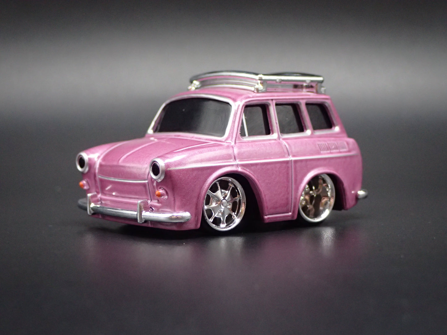 VW TYPE 3 SQUAREBACK CAR TUNED PINK 1:64 SCALE DIORAMA DIECAST MODEL CAR