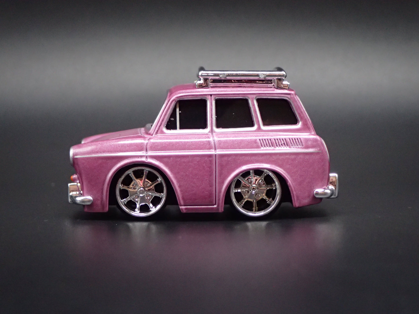 VW TYPE 3 SQUAREBACK CAR TUNED PINK 1:64 SCALE DIORAMA DIECAST MODEL CAR