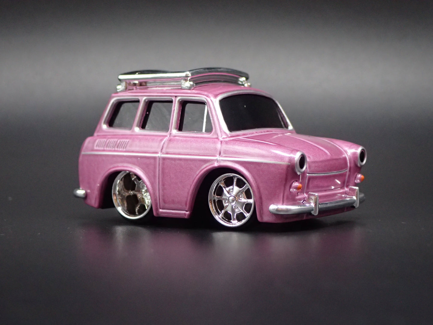 VW TYPE 3 SQUAREBACK CAR TUNED PINK 1:64 SCALE DIORAMA DIECAST MODEL CAR
