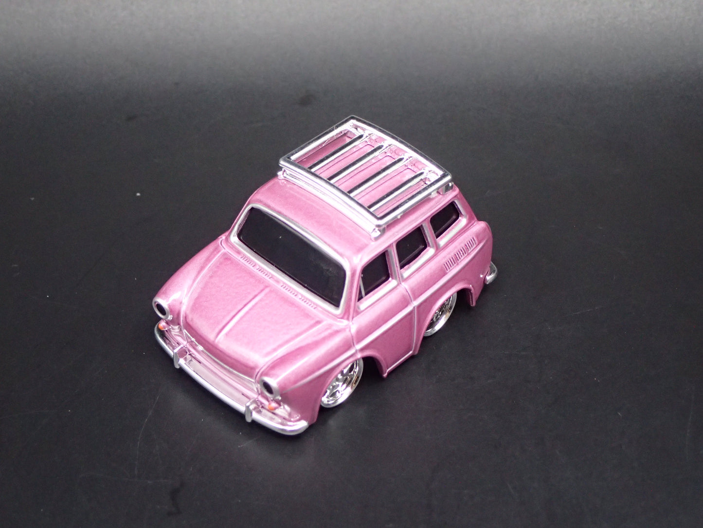 VW TYPE 3 SQUAREBACK CAR TUNED PINK 1:64 SCALE DIORAMA DIECAST MODEL CAR