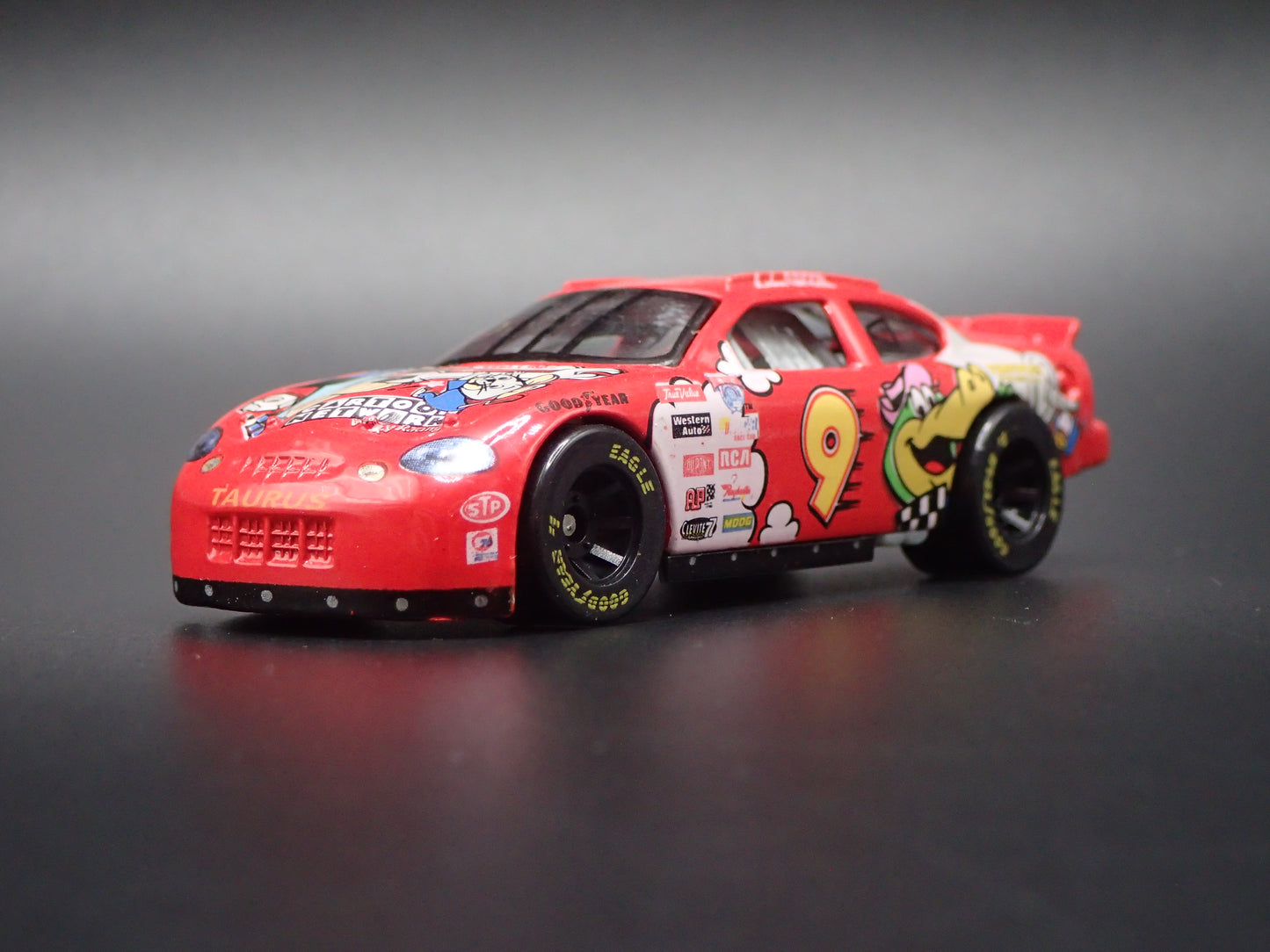 1998 98 FORD TAURUS 9 LAKE SPEED CARTOON NETWORK NASCAR 1:64 SCALE DIECAST CAR