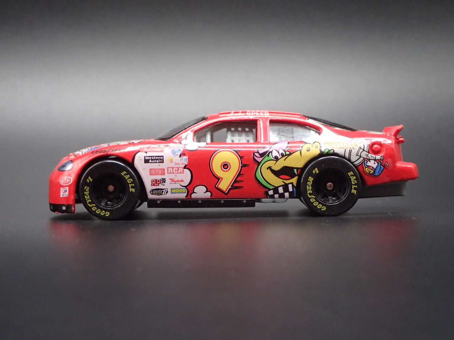 1998 98 FORD TAURUS 9 LAKE SPEED CARTOON NETWORK NASCAR 1:64 SCALE DIECAST CAR