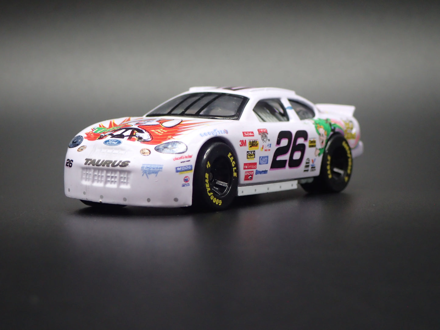 1998 98 FORD TAURUS 26 JOHNNY BENSON TRIX NASCAR 1/64 SCALE DIECAST CAR
