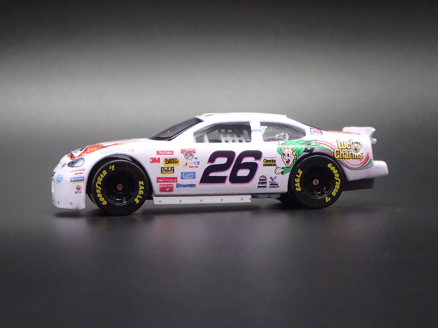 1998 98 FORD TAURUS 26 JOHNNY BENSON TRIX NASCAR 1/64 SCALE DIECAST CAR