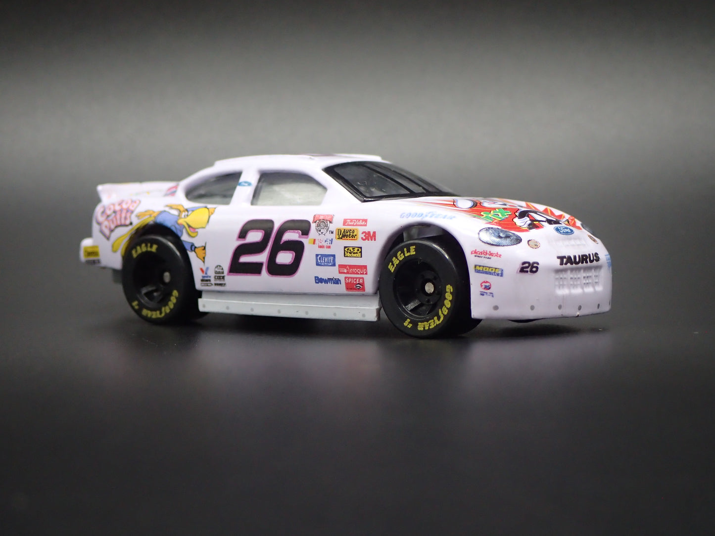 1998 98 FORD TAURUS 26 JOHNNY BENSON TRIX NASCAR 1/64 SCALE DIECAST CAR