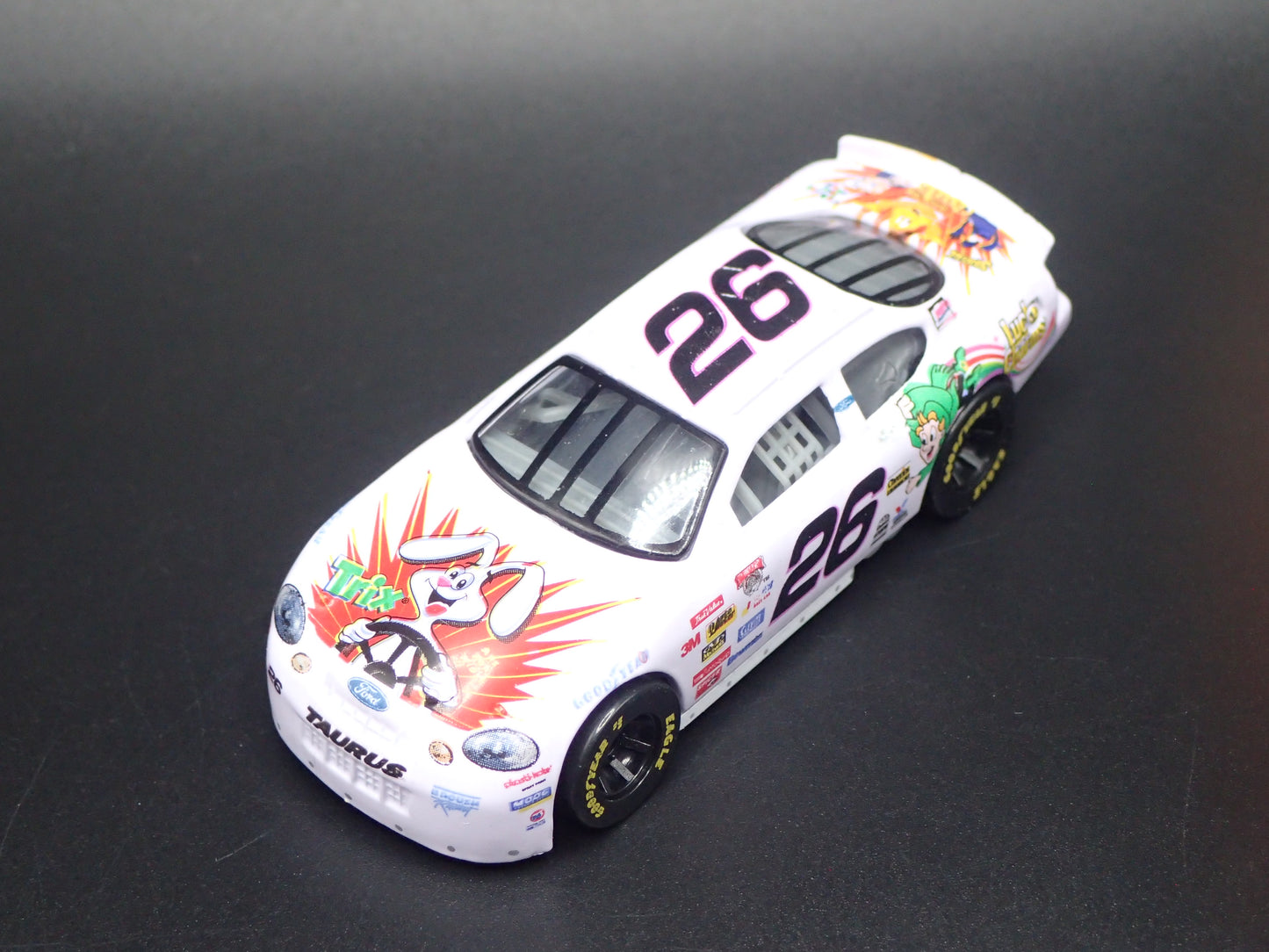 1998 98 FORD TAURUS 26 JOHNNY BENSON TRIX NASCAR 1/64 SCALE DIECAST CAR
