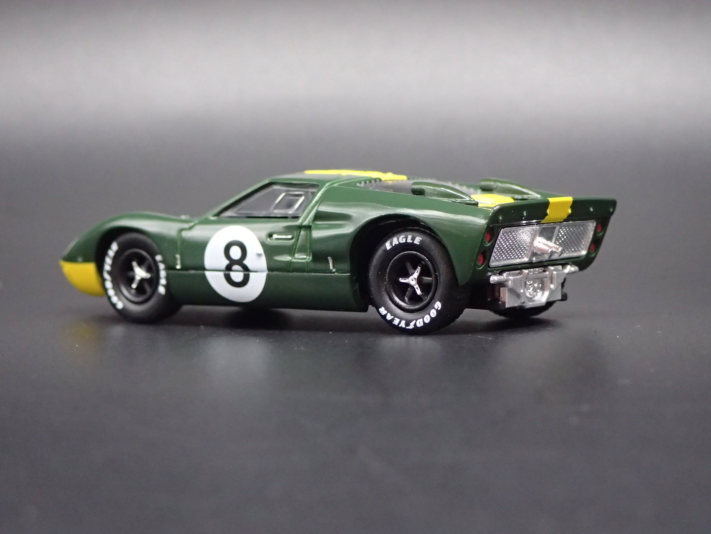 1966 66 FORD GT40 MK II RACE CAR GREEN 1:64 SCALE DIORAMA DIECAST MODEL CAR
