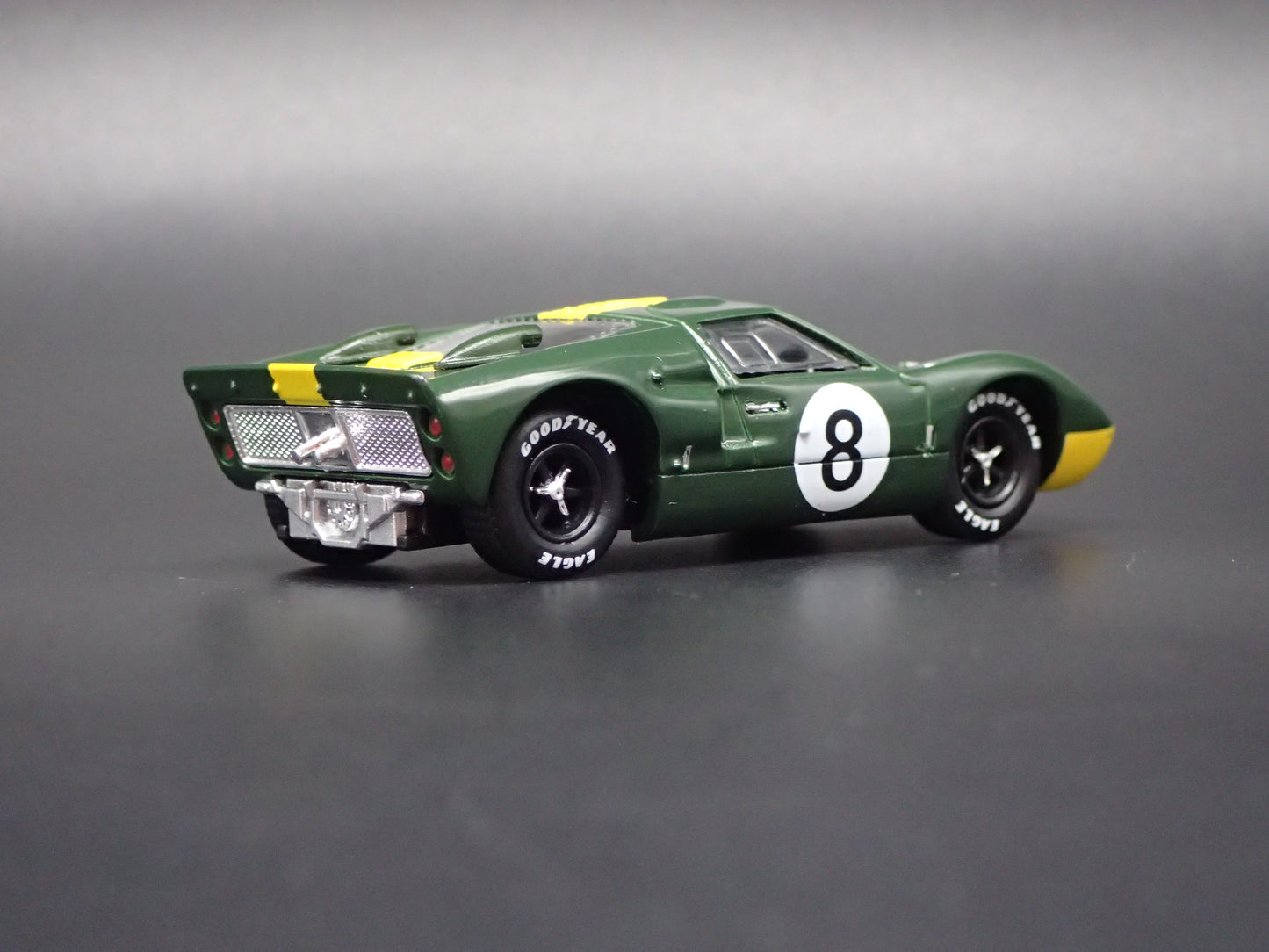 1966 66 FORD GT40 MK II RACE CAR GREEN 1:64 SCALE DIORAMA DIECAST MODEL CAR