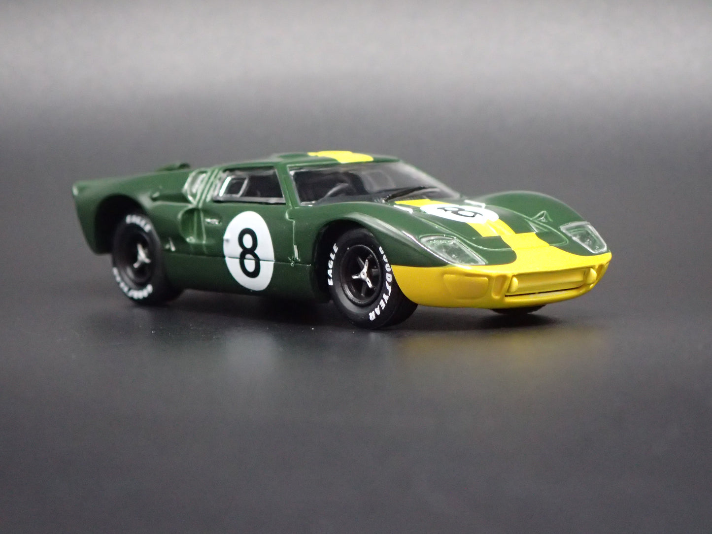 1966 66 FORD GT40 MK II RACE CAR GREEN 1:64 SCALE DIORAMA DIECAST MODEL CAR